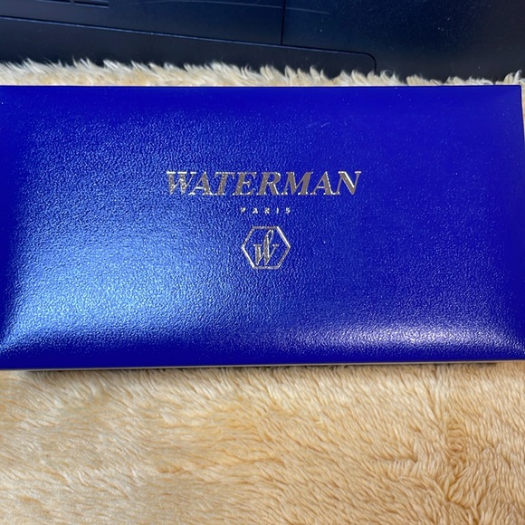 Waterman Expert Black Gold Trim Fountain Pen - Medium - Picture 7 of 7